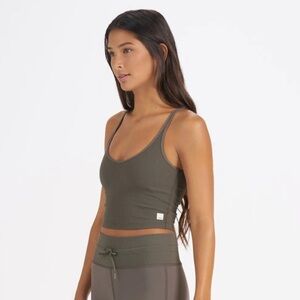 Vuori Green Rib Crop Tank with Shelf Bra XSmall